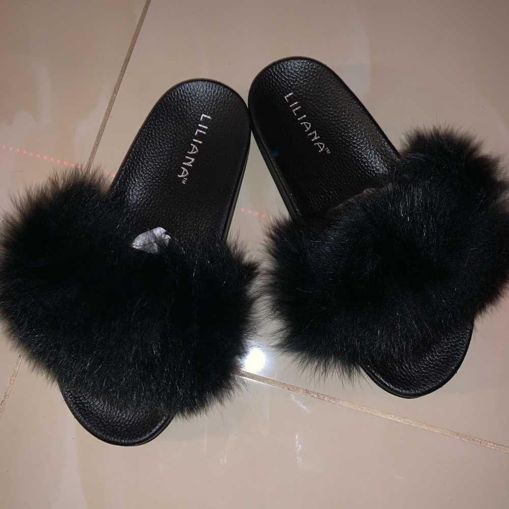 Fluffy black slides in size 7